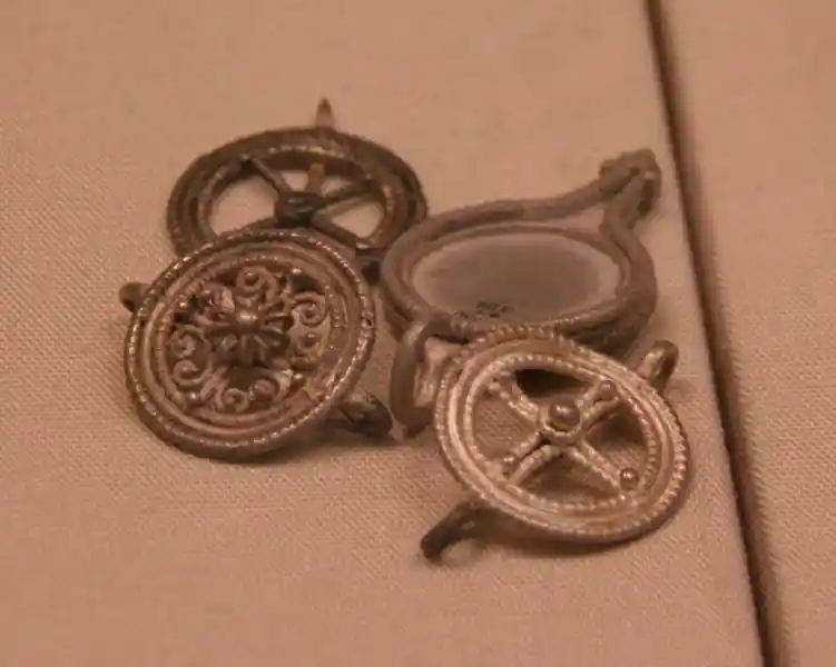 Cross shape found on The Snettisham Jeweller's Hoard